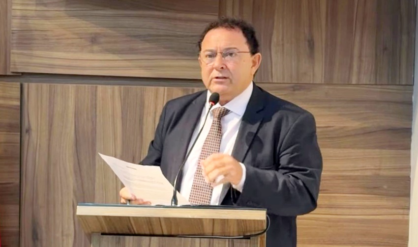 Valmir Rocha esquenta moringa e cobra atitude da secretária de Saúde: “Compre as 4 ambulâncias!”