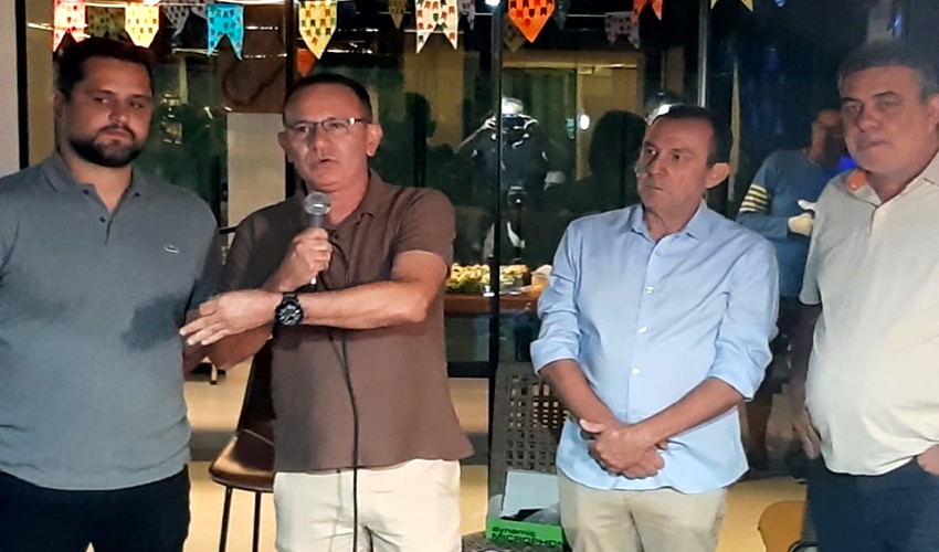 Neto Coelho reúne lideranças em confraternização e reforça discurso de diálogo político