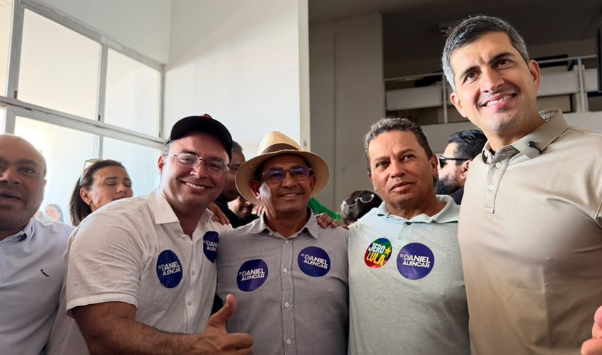 Galinho lota aeroporto na véspera do início oficial da campanha. Ou por outra: Daniel Alencar ficou impressionado