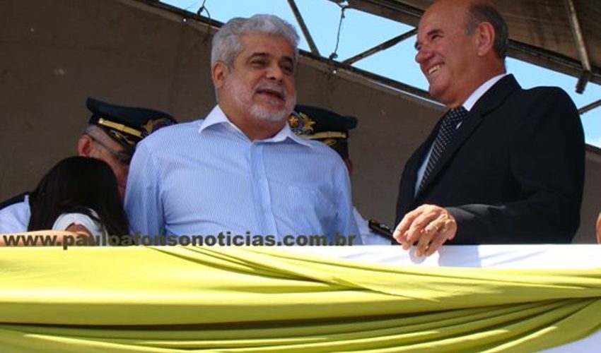 rangel-e-anilton-no-desfile-do-dia-7